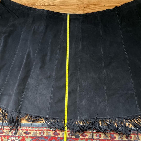 Fabulous heavy suede poncho with matching wrap skirt. - Picture 11 of 12